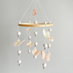 Móvil de cuna con mariposas, móvil de fieltro con mariposas, móvil de guardería con mariposas, móvil de niña con mariposas, decoración de fieltro con mariposas para guardería