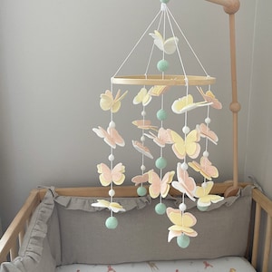 Móvil de cuna con mariposas, móvil de fieltro con mariposas, móvil de guardería con mariposas, móvil de niña con mariposas, decoración de fieltro con mariposas para guardería