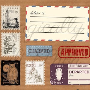 Könnte beinhalten: Eine Sammlung von Aufklebern im Vintage-Stil, bestehend aus einem Luftpostumschlag mit Adresszeilen, vier Briefmarken mit Uhrturm, Schloss und Eule sowie Etiketten mit der Aufschrift CHARMED, APPROVED und NIGHT OWL POST DEPARTED.