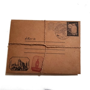 Sobre de entrega de búho imprimible, sobre de bruja con sellos escolares mágicos y sello de cera para invitaciones y regalos con temática de mago