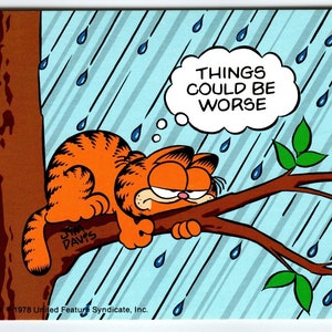 Garfield Things könnte schlimmer sein Postkarte Jim Deliuss Comic getigerte Katze im Baum 1978 Katzenliebhaber Geschenk