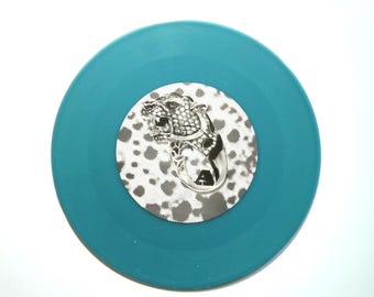 The Atom Age – Kiss The Ring, color azul claro, disco de vinilo de 7", 45", punk rock, 2011