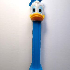Vintage Donald Duck Pez Dispenser - Lips Closed - Blue Stem Hat Disney Hungary