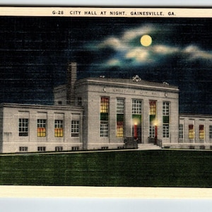 Carte postale de l'hôtel de ville la nuit de Gainesville, Géorgie
