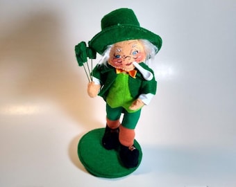 ANNALEE St Patrick's Day Irish Jolly Leprechaun Man Pipe In Mouth Vintage Kitsch