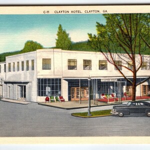 Carte postale de Géorgie avec City Street Old Cars Clayton Hotel Building Carte postale-cadeau unique avec le linge de maison