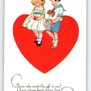 Valentine Postkarte Junge Mädchen süße Kinder großes Herz Gedicht Vintage 1923 Antik