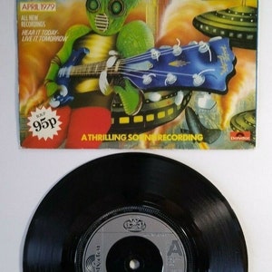 The Invaders Girl&#39;s In Action 7&quot; Vinyl Record UK 1979 Punk Rock New Wave Alien Unique Gift