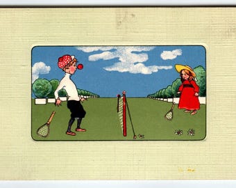 芝生のフィールドでラケットスポーツをする女の子とテニスをする男の子のヴィンテージポストカードシリーズ562