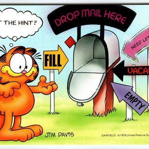 Garfield Drop Mail Here Briefkasten Postkarte Jim Deliuss Comic Orange Tabby Katze 1978 Einzigartiges Geschenk