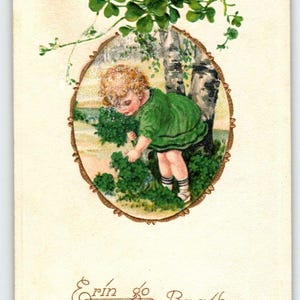 Carte postale Erin Go Bragh pour la Saint-Patrick, enfant au choix trèfles vintage en relief