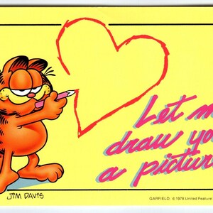 Carte postale Garfield Cat Draws A Heart Jim Davis Comic Orange Tabby 1978 Comique Cadeau Unique
