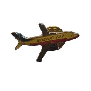 Boeing 737 Enamel Badge Pinback Airplane Aircraft Jet Plane Vintage UNUSED B1968 Unique Gift