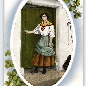 Carte postale de Noël Voeux d'une Colleen irlandaise Women at Door Shamrocks Ecosse Cadeau unique