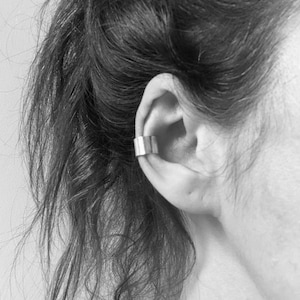 Silver ear cuff no piercing, sterling silver conch cuff, chunky ear cuff, hammered silver ear cuff, large silver ear cuff