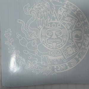 Escudo mexicano con calendario azteca