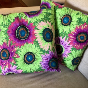 Purple Daisey Pillow 16 x 16