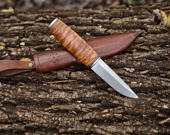 The puukko knife n690 steel, hand made.
