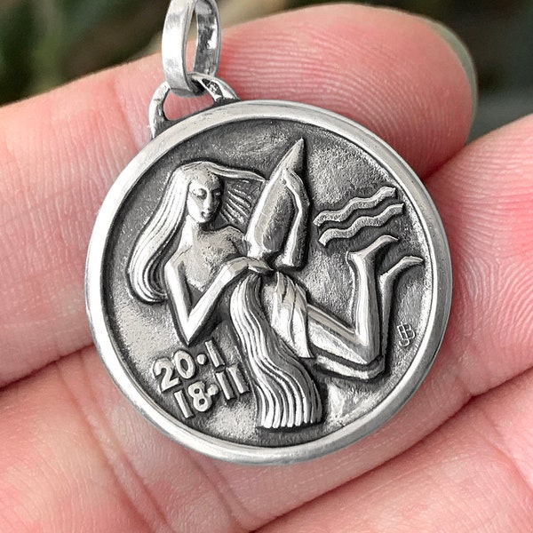 Pendentif du signe du Zodiaque Verseau, médaille en Argent massif design Art nouveau Français, Artisanale Astrologique cadeau d'anniversaire