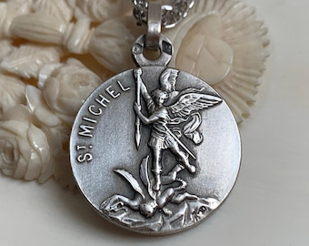 Saint Michael Medal slaying the demon by Raphael, Archangel 925 Sterling Silver, Religious jewelry pendant French Professional entreprise