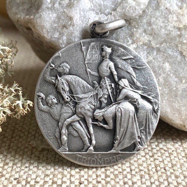 Exceptional French antique sterling silver Joan of Arc medal pendant - le Triomphe - 28x24 millimeters - Art Nouveau