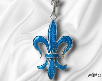 Pendentif Lys Royal Argent Massif, Émail Bleu - Création artisanale AvBW, Symbole Noblesse Pureté, Héritage Royal, Bijou Historique France.