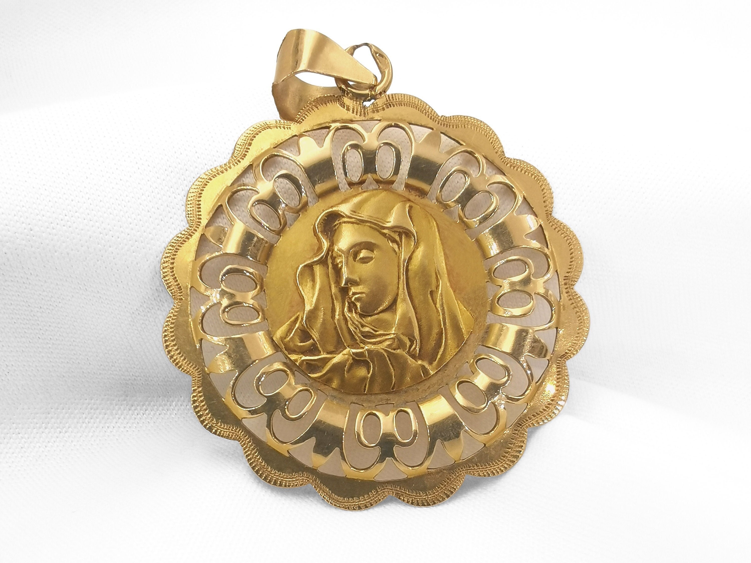 Médaille Antique de La Vierge Marie en Or, Wonderful French Medal Of The Virgin Mary 18K Yellow Gold
