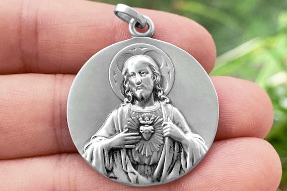 Médaille Religieuse Argentée – Sacré Cœur De Jésus, Modèle De Piété En Métal