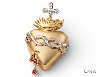 Ciondolo ex voto del Sacro Cuore di Gesù Cristo molto grande, grande gioiello, rubini naturali, argento sterling, diamanti (moissaniti), placcato oro 18k