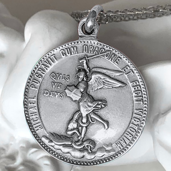 Médaille de Saint Michel pendentif en argent massif,  30x25 millimètres, Style Antique Français, Bijou Religieux Chrétiens de protection