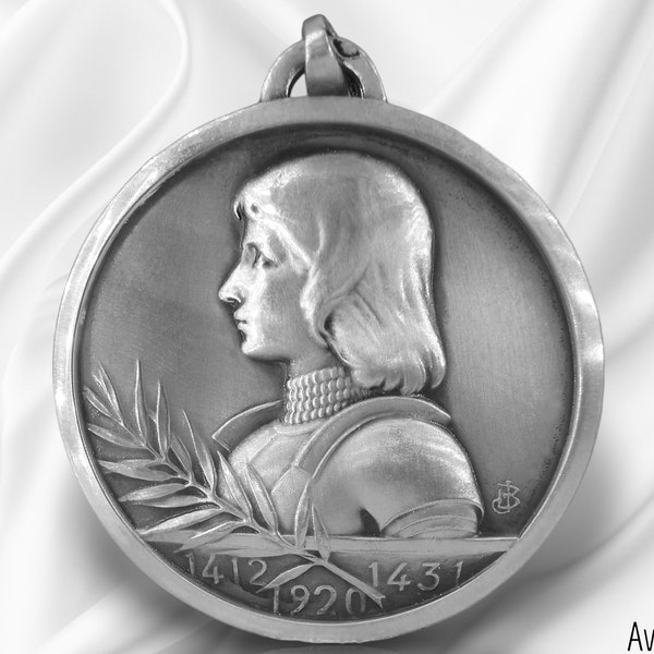 Médaille Antique de Jeanne d'Arc pendentif Français en Argent Massif 31 mm / 1.22 inches de diamètre, rare  en taille et finition signée JB