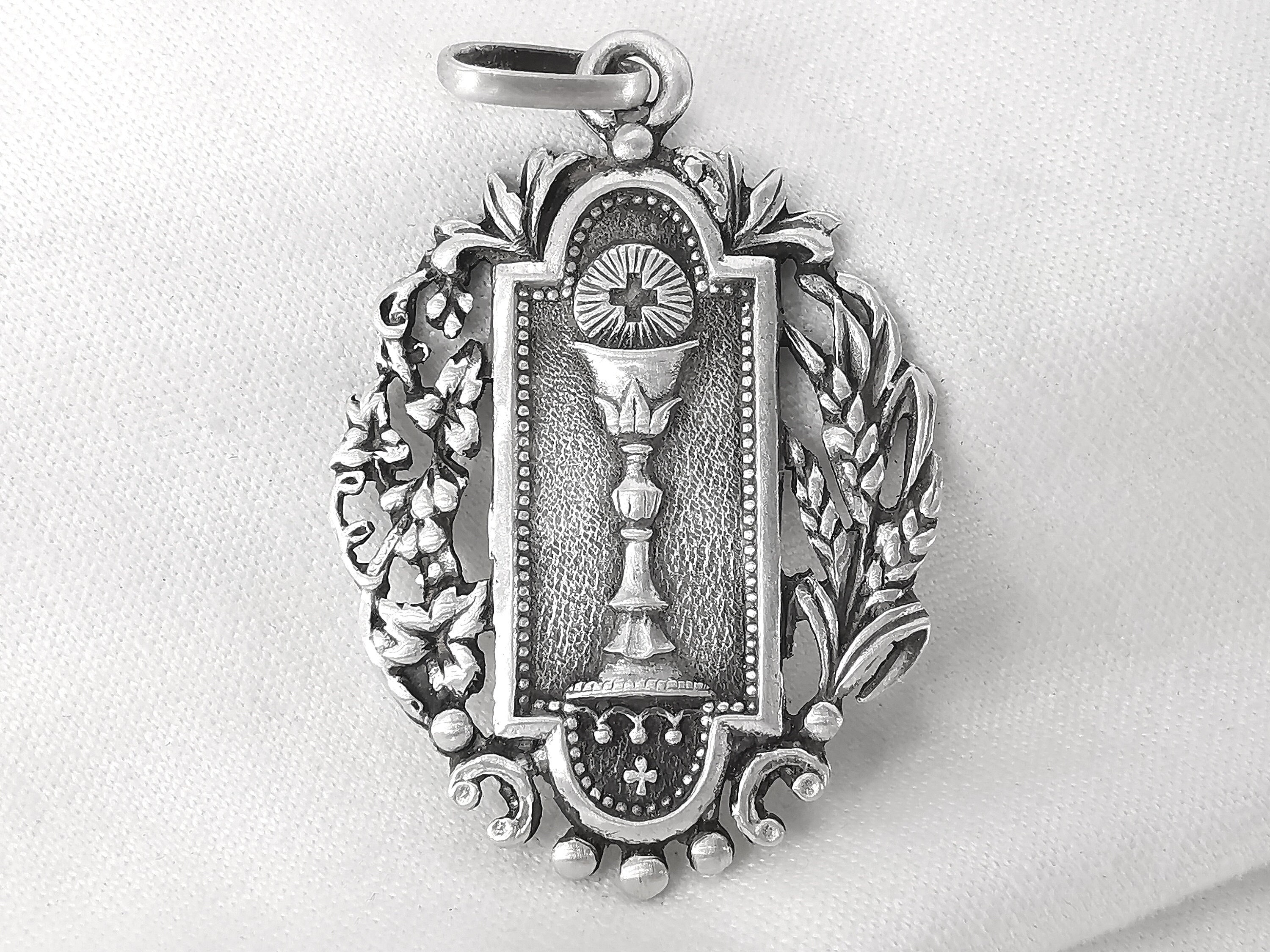 Médaille Antique Francaise, Communion, Calice en Argent Massif French Religious Medal, Chalice in St