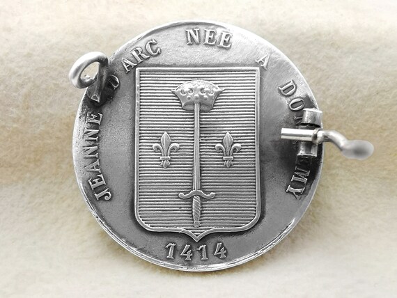 Broche Ancienne Jeanne D'Arc - Vintage - Motif Argenté