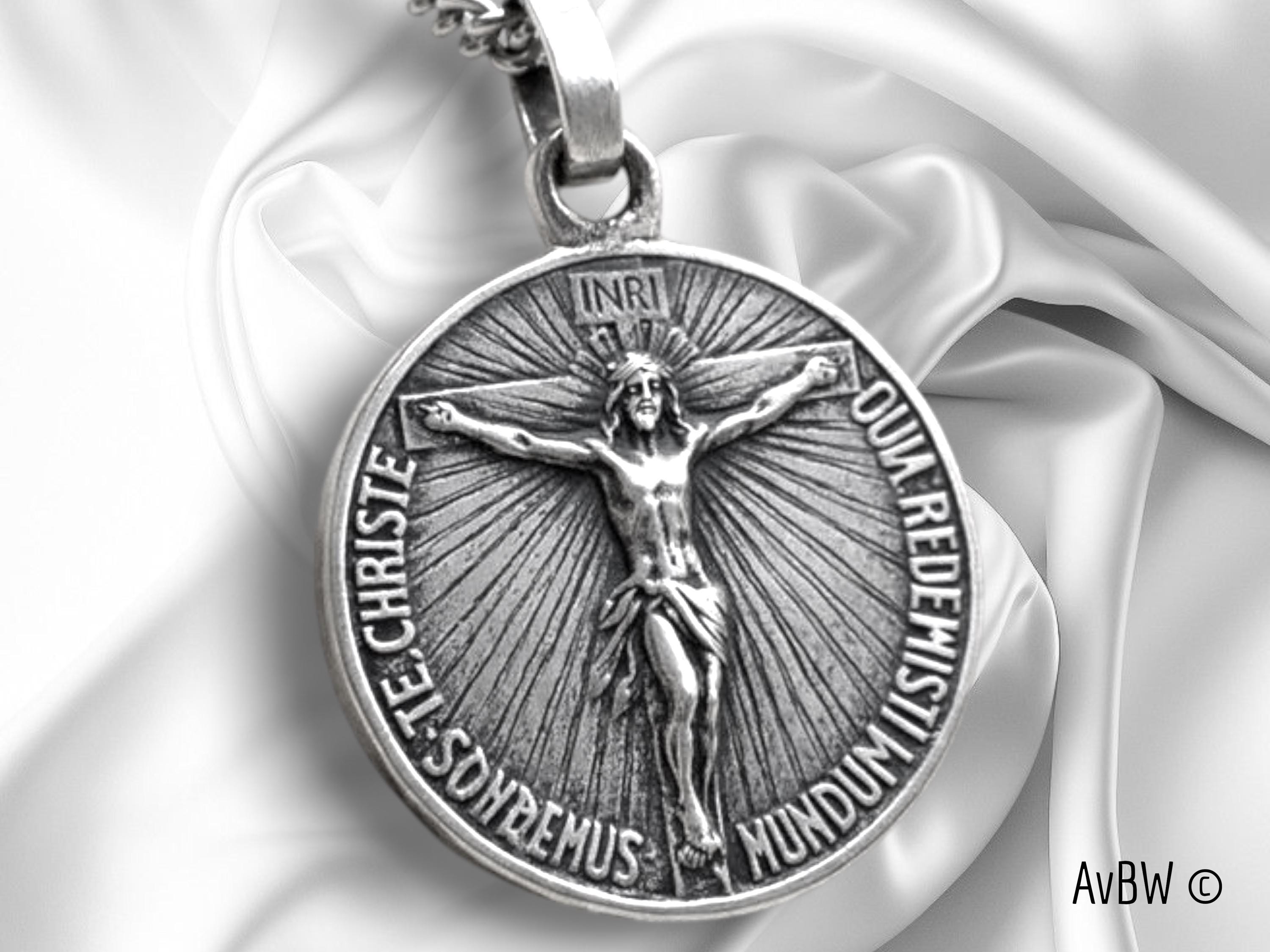 Pendentif élégant en métal argenté du 19ème siè