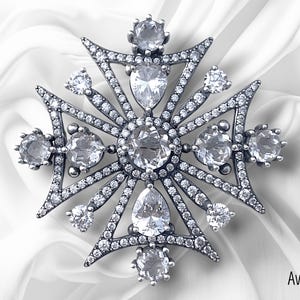 Broche croix chrétienne très grande – Argent massif – Cristaux de roche naturels & zircons – Bijou religieux femme – Cadeau foi pour elle