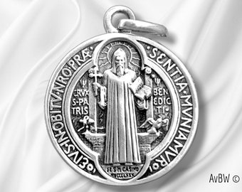 Grande Médaille de Saint Benoit en Argent Massif, 30x25mm, Symbole de Protection divine de Foi, Bijou Religieux Artisanal Art Nouveau design