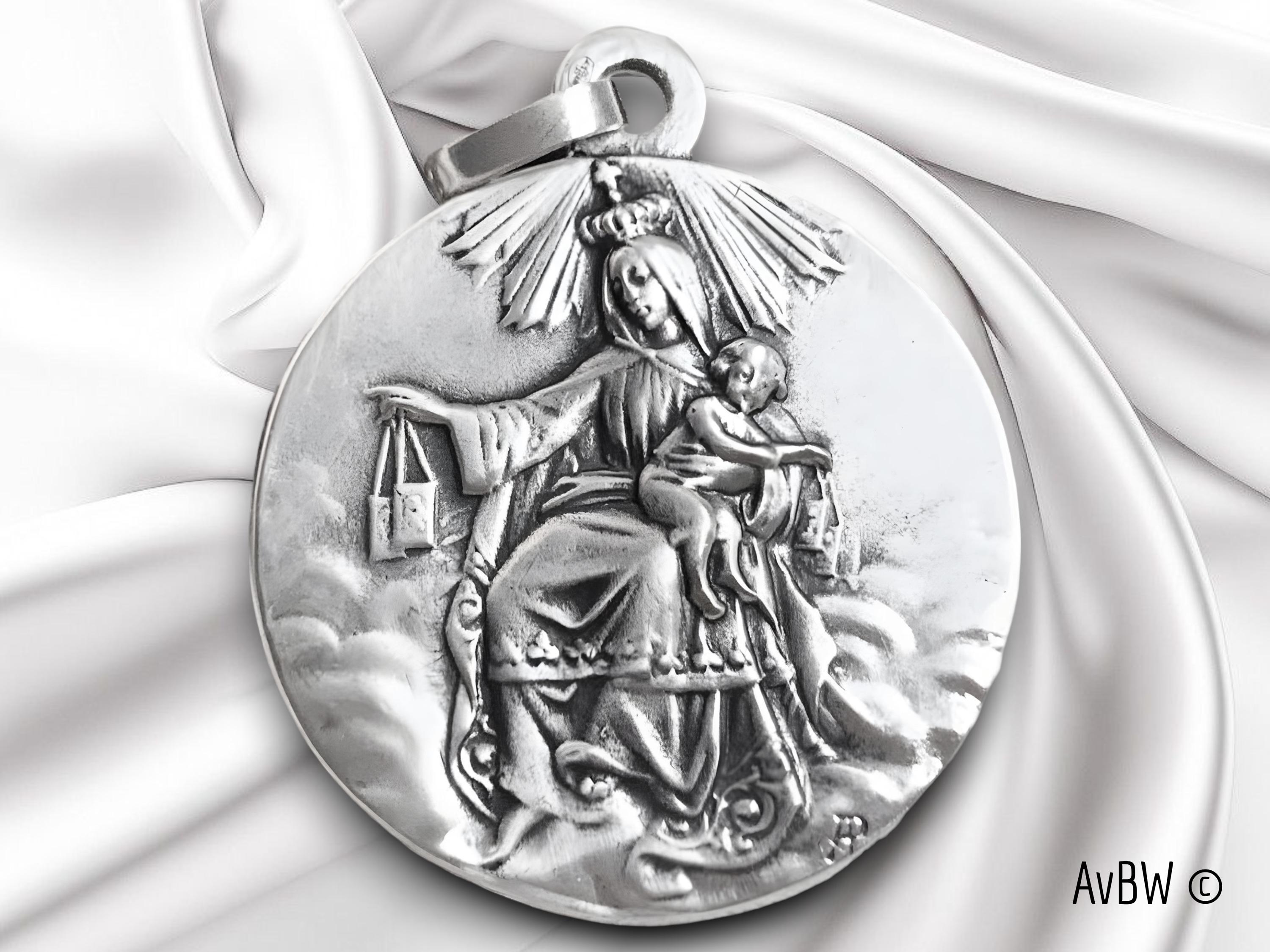 Pendentif ancien à breloques médaillon coeur croix marcassite en