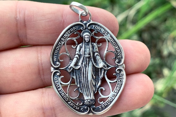 US Jewels And Gems New 925 Sterling Silver 1.5 Oval Miraculous Virgin Mary Antique Finish Pendant Necklace US Jewels And Gems New 925 Sterling Silver 1.5 Oval Miraculous Virgin Mary Antique Finish Pendant Necklace