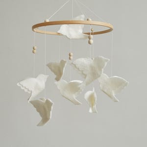 Bird Baby Mobile – Neutral Nursery Mobile, Minimalist Crib Mobile, White Nursery Decor, Baby Shower Gift, Baby Announcement Gift