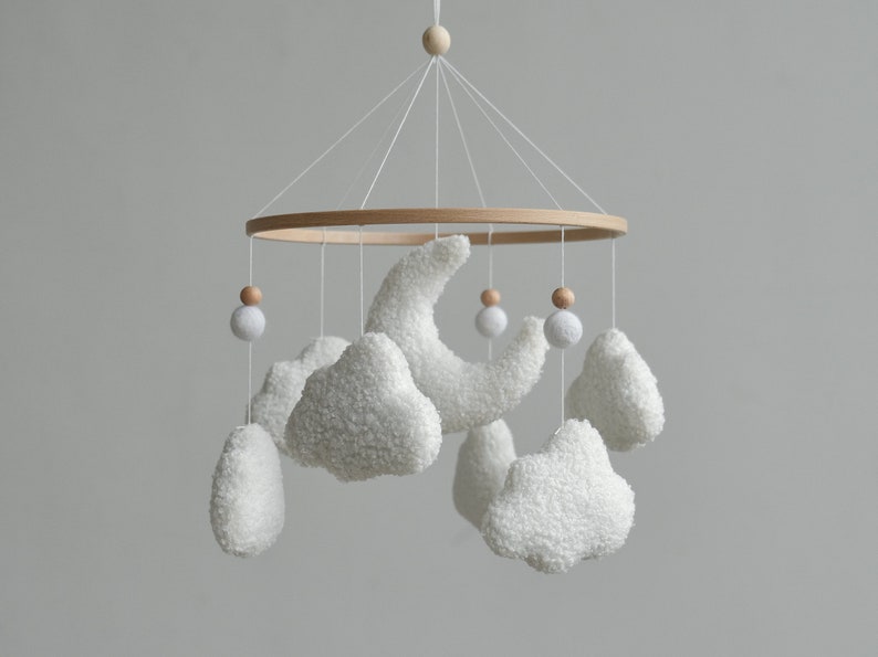 Mobile nuage bouclé pour lit de bébé, mobile neutre pour bébé, décoration nuage pour chambre de bébé, cadeau de baby shower, mobile pour berceau, mobile à suspendre, mobile pour bébé bohème image 8