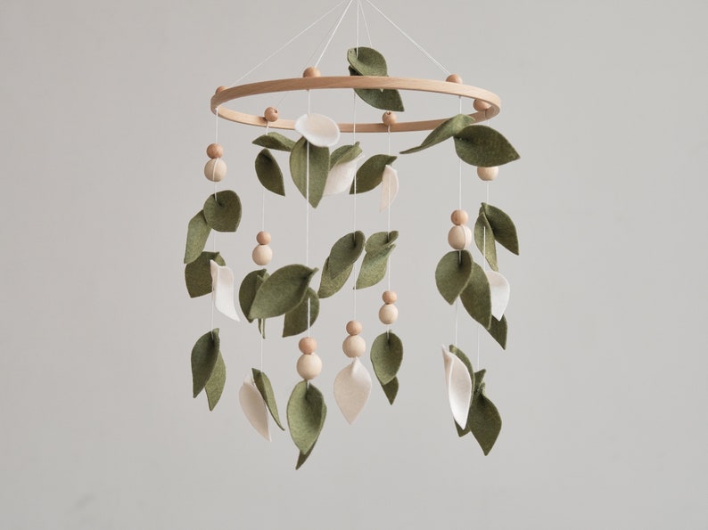 Blommigt blad babymobil, grön barnkammardekor, bohemisk babyshowerpresent bild 7