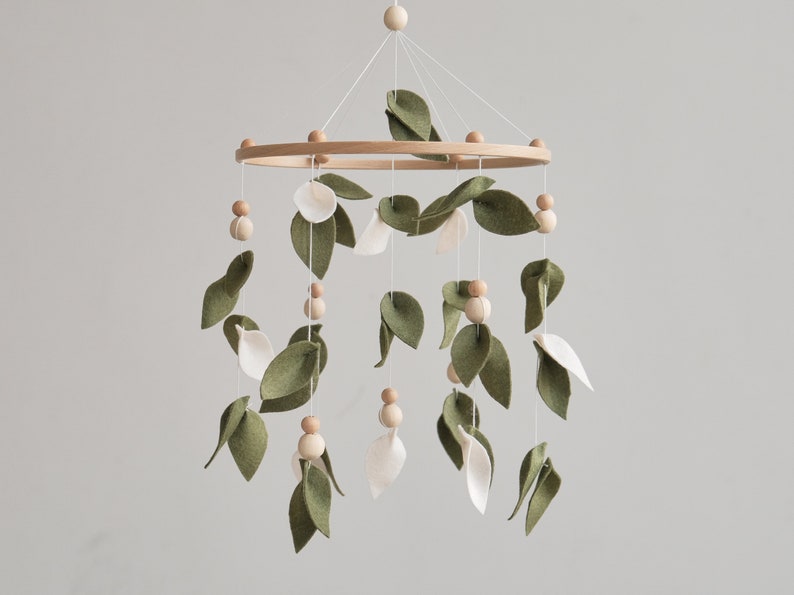 Blommigt blad babymobil, grön barnkammardekor, bohemisk babyshowerpresent bild 8