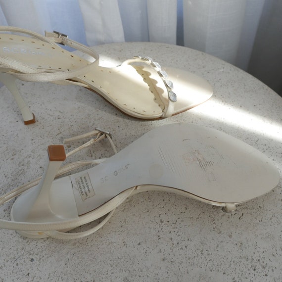 ivory strappy heels | y2k vintage bcbg ankle stra… - image 3
