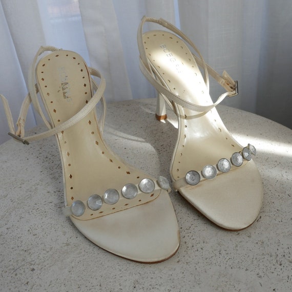 ivory strappy heels | y2k vintage bcbg ankle stra… - image 4