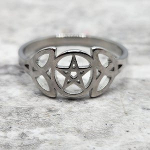 Thin & Dainty Wiccan Pentacle Pentagram with Celtic Knot Ring - Multiple Sizes