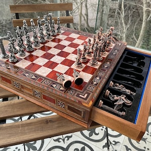 Juego de ajedrez de lujo de 16,5", tablero de ajedrez de madera personalizado con piezas de ajedrez temáticas de metal de almacenamiento, juego de ajedrez decorativo, juego de ajedrez hecho a mano