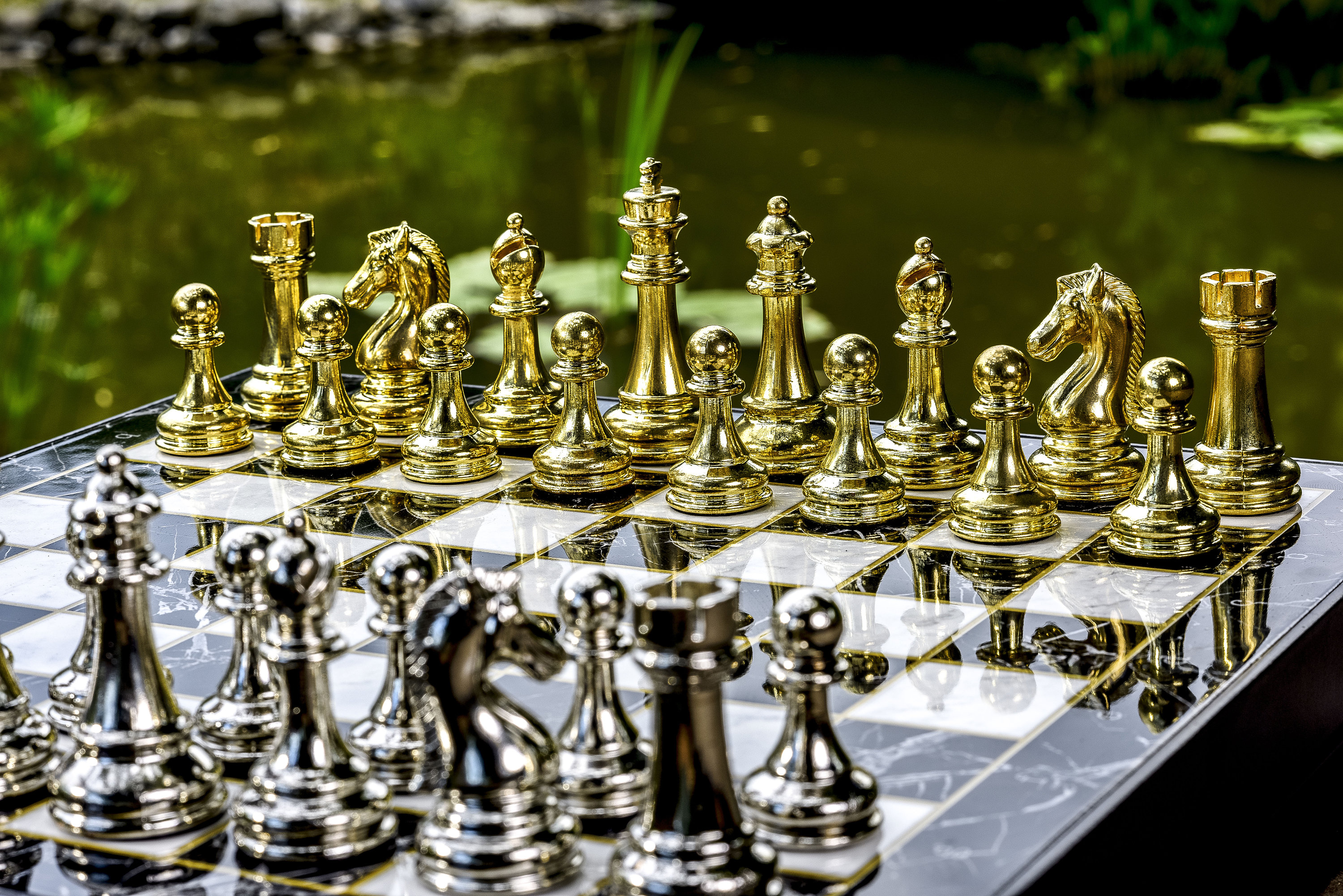 Wholesale  Metal Chess Set Acrylic Plating Gold Silver Chess