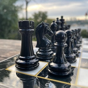 Vip Pas houten schaakspel met marmerpatroon aan, schaakbordsets met metalen zwart-zilveren schaakstukken, schaakset handgemaakt afbeelding 7