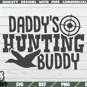 Compañero de caza de papá SVG - Descarga instantánea - Archivo de corte imprimible - Uso comercial - Camisa de caza SVG - Pequeño cazador svg - Caza papá svg