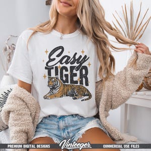 Trendiges Retro T-Shirt Design - Lustiges Zitat PNG mit Tiger Grafik - Humorvoller Druck für Sublimations- und DTG-Druck - Vintage Mädchen zum Ausdrucken Bild 6